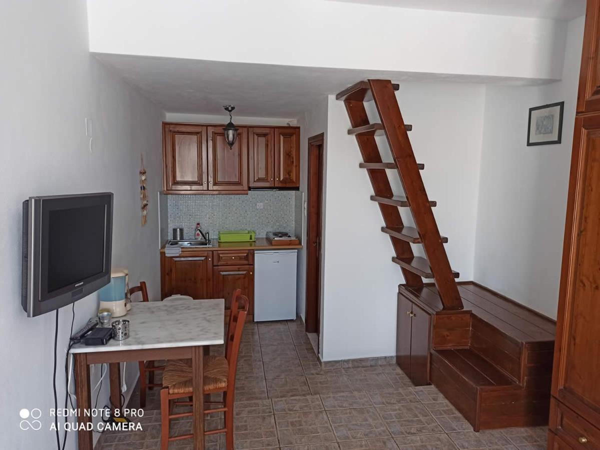 Asvestoti Mesonettes Blue Light Σιελ Μεζονετεs Hotel Pera Gyalos Buitenkant foto